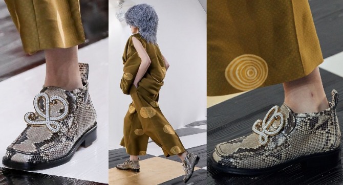 модные закрытые демисезонные женские туфли под кожу питона с брошами - модный показ Loewe на 2021 год