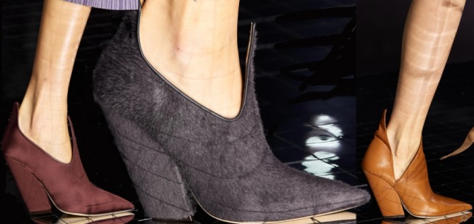 стильные туфли-ботильтоны со скошенным каблуком и закрытым гребнем стопы - фото с модного показа 2021 года Burberry