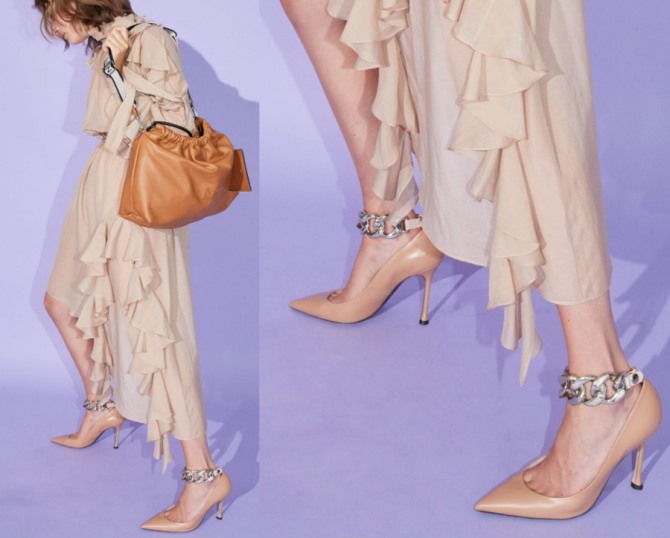 модные туфли 2021 года бежевого цвета в сочетании с сумкой цвета кэмэл - модные луки из коллекции No. 21