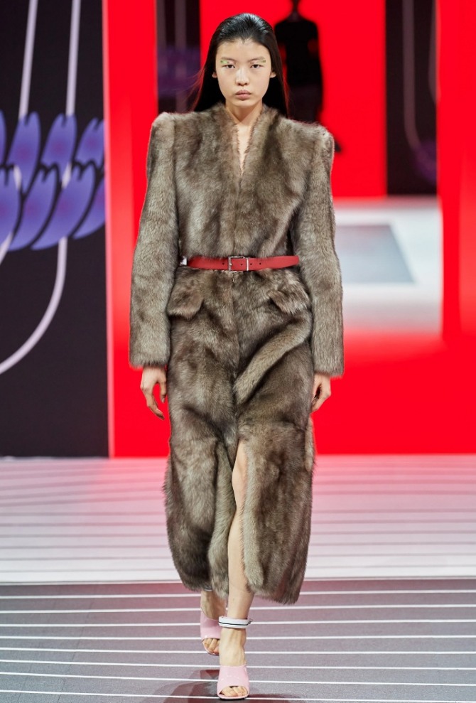модные женские зимние пальто 2020-2021 - тенденции, фото норкового брендового пальто на сезон Зима 2020-2021