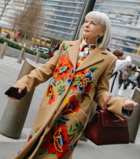 модная демисезонная верхняя одежда для пожилых женщин - фото с модных показов