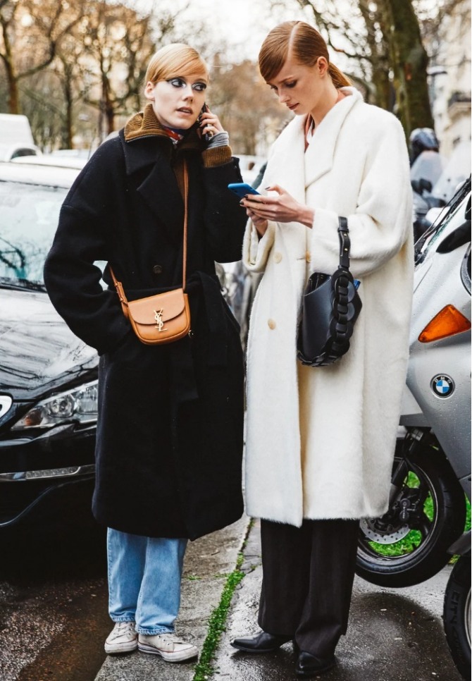 зимние пальто 2021 года из черного и белого кашемира без меха - уличные образы Парижа