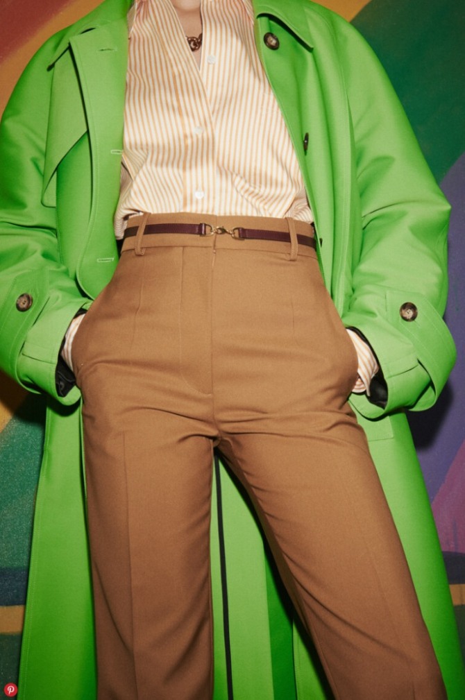 с брюками какого цвета носить зеленый плащ цвета травы