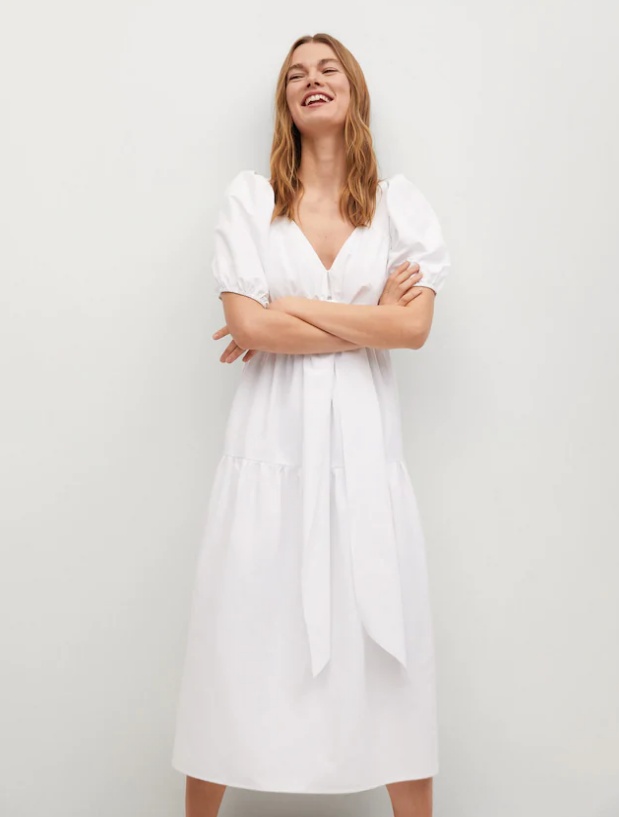 летнее платье из белой ткани с рукавами-фонариками и поясом - длина миди