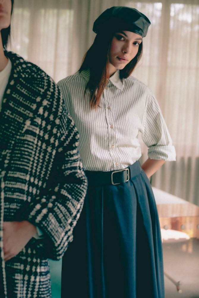 блузка, юбка, берет - стильный осенний лук 2021 для девушки