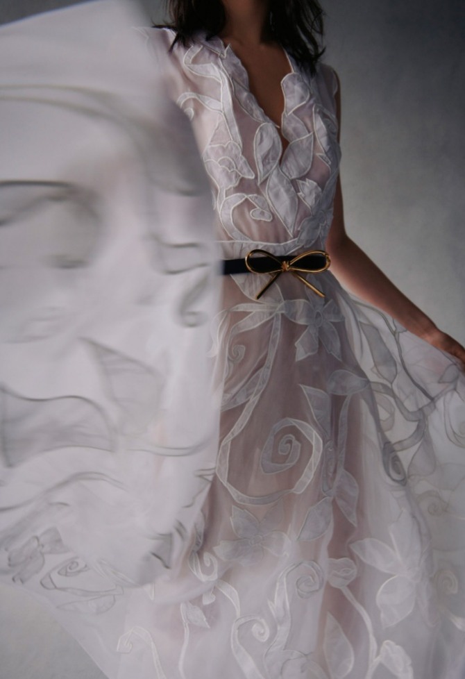 нежное белое выпускное платья от бренда Oscar de la Renta - коллекция 2021 года