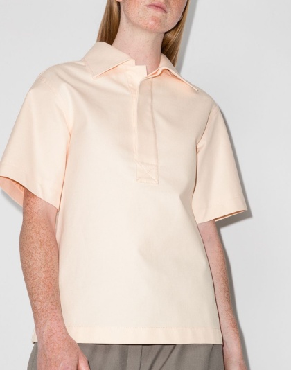 блузка-рубашка поло с коротким рукавом розового цвета - модный тренд сезона Лето 2021