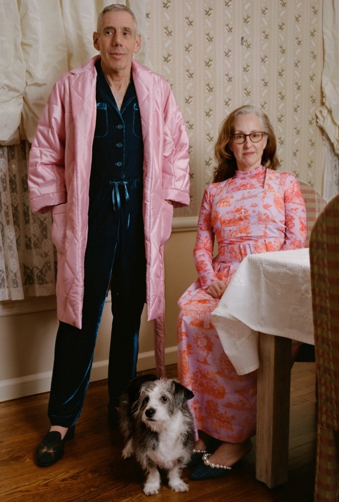 какие платья модные для женщин 60 лет - длинное цвета лаванды с розовым рисунком, американский дизайнер Rachel Antonoff осень-зима 2021-2022