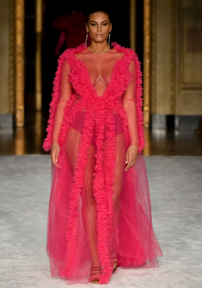 вечернее прозрачное красное платье для полной женщины - мода 2022 года