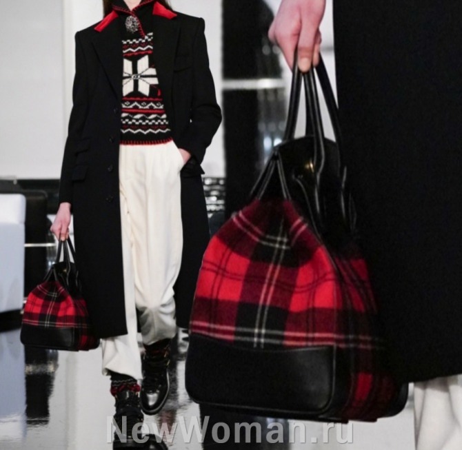 модные женские сумки 2023 года - вместительная дорожная модель-купол из клетчатого текстиля с жестким дном - фото из коллекции Ralph Lauren