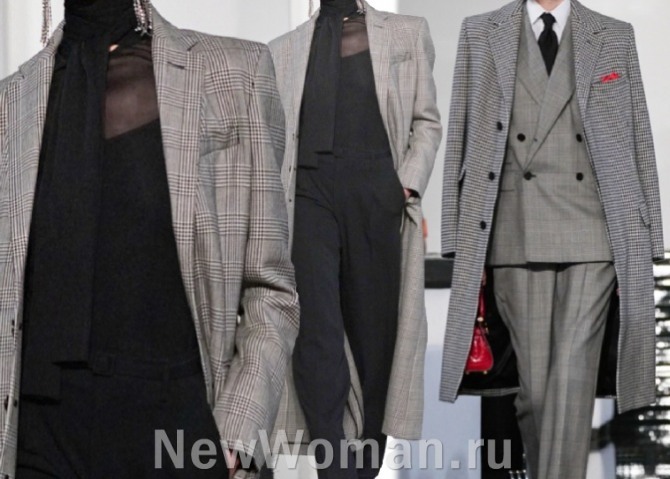 легкие кашемировые пальто миди в серой цветовой гамме, с клетчатым рисунком - фото моделей от бренда Ральф Лорен - нью-йоркский показ