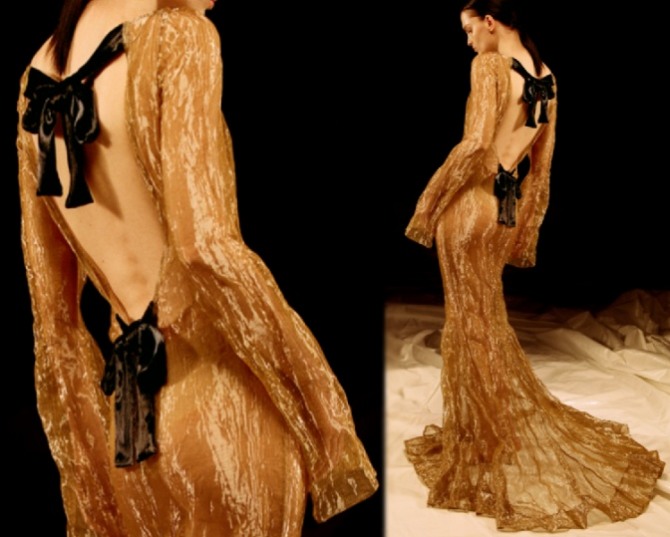 бальное платье макси со шлейфом и обнаженной спиной из золотисто-коричневой органзы с переливами