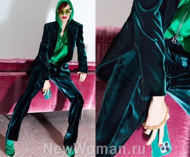 женский брючный велюровый костюм изумрудного цвета, образ в стиле тотал-лук, дизайнер Tom Ford