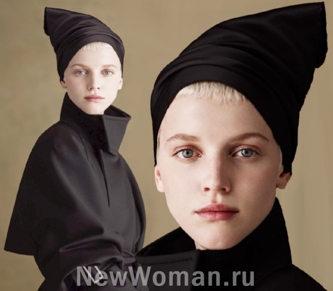 модный женский головной убор колпак - модель черного цвета в ансамбле с черным плащом 2023 года