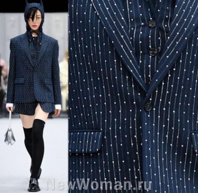 женский костюм пиджак плюс мини-юбка - с принтом, похожим на жемчужные нити - сочетание полоски и мелкого гороха