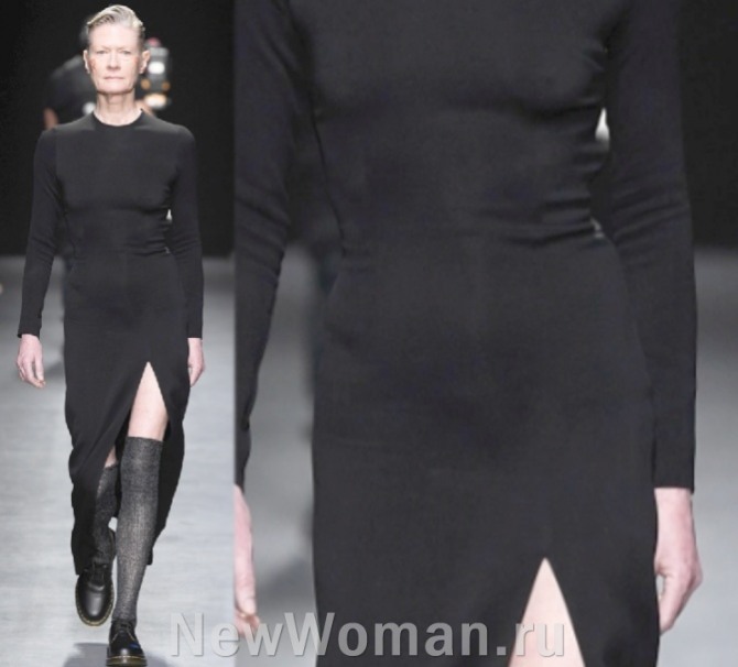 мода для пожилых женщин на 2023 год - черное трикотажное платье с разрезом