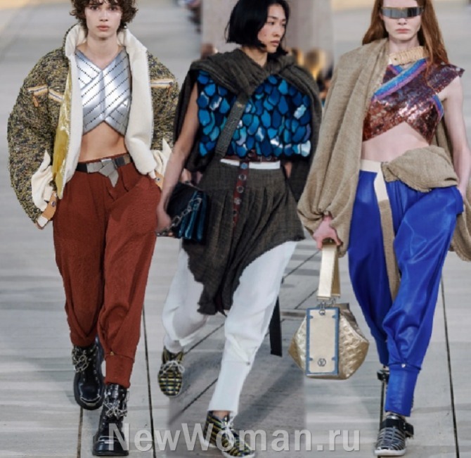 какие женские брюки модные в 2023 году - стильные луки с парижской недели моды от Louis Vuitton "Курорт 2023"