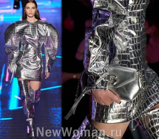 вечернее короткое платье с рукавами-пузырями от модного итальянского дома Dolce & Gabbana 2023 из металлизированной серебряной ткани с принтом аллегатора