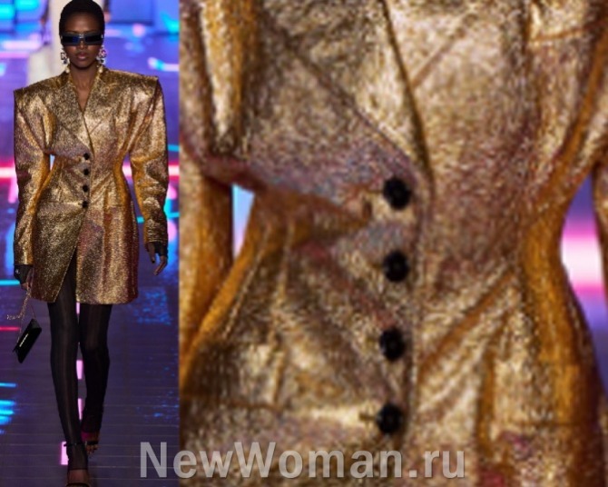 женский плащ из металлизированной золотой ткани - тренды 2023 года в верхней женской одежде от модного дома Dolce & Gabbana (Италия)