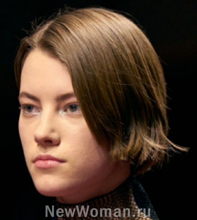 вариант окрашивания средних волос в цвет какао от бренда Christian Dior (Парижская неделя моды) на 2023 год