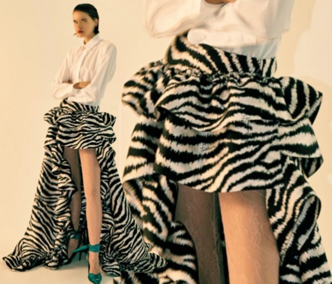 вечерняя зимняя юбка 2023 года длиною макси, фасон маллет с баской и животным принтом "зебра" - фото из коллекции Just Cavalli RTW Fall 2022, Италия