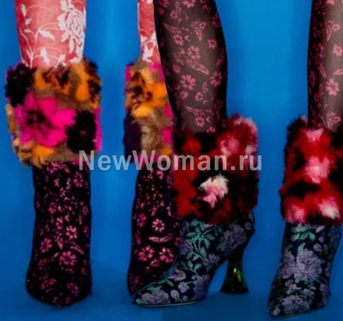 яркие модели тканевых женских принтованных сапог с меховой отделкой от китайского бренда Shuting Qiu (Шутинг Цю)