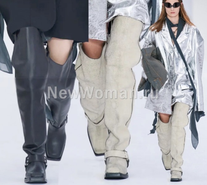 с чем носить женские ботфорты в 2023 году - образ от бренда Acne Studios (Швеция)  