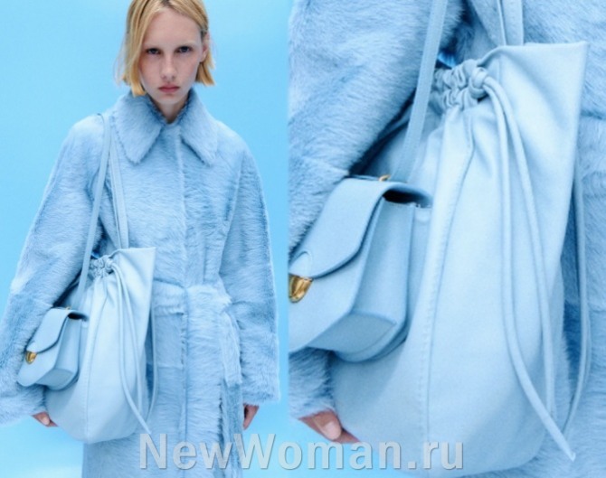 модные сумки 2023 года голубого цвета в комплекте с меховым зимним пальто - Proenza Schouler RESORT 2023, Миланская Неделя моды