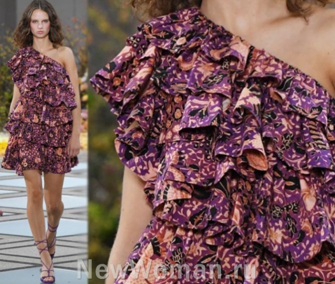 модные платья мини сезона Лето 2023 с асимметричными плечами и воланами - фото