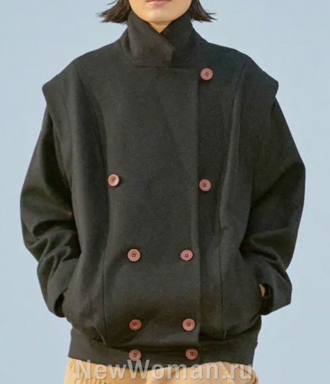 женская тканевая демисезонная куртка-бомбер из шерсти черного цвета в стиле милитари