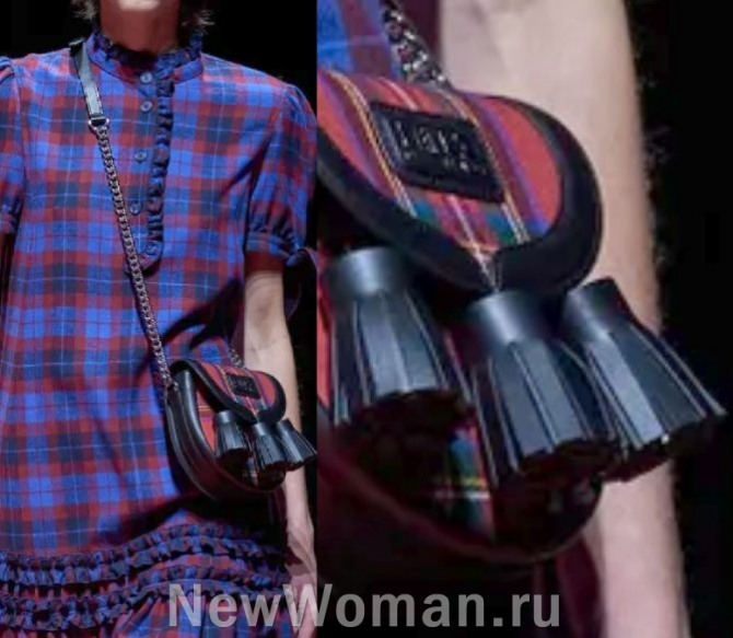самые стильные сумки 2024 года для девушек - с декором из кожаных колокольчиков-кистей большого размера. Модель кросс-боди седло, с крупным принтом тартан