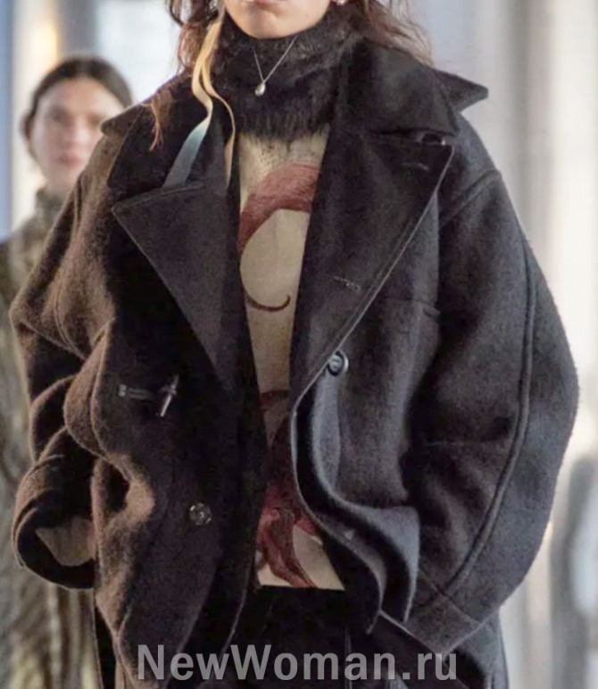 двухслойная зимняя утепленная тканевая коричневая женская куртка - мода из Франции на 2024 год