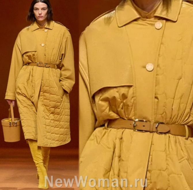 женский стеганый плащ-тренчкот пастельно-желтого цвета с аксессуарами цвета охры - мод из Франции на 2024 год