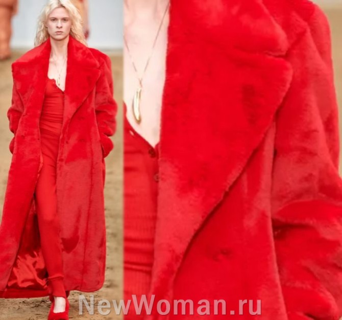 плюшевое красное длинное женское пальто с модного показа в Париже на 2024 год