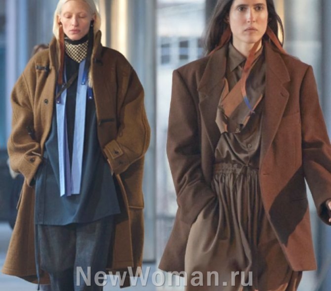 женские модные дизайнерские пальто 2024 года коричневого цвета из Франции - Lemaire, FALL 2023 MENSWEAR (Парижская Неделя моды)