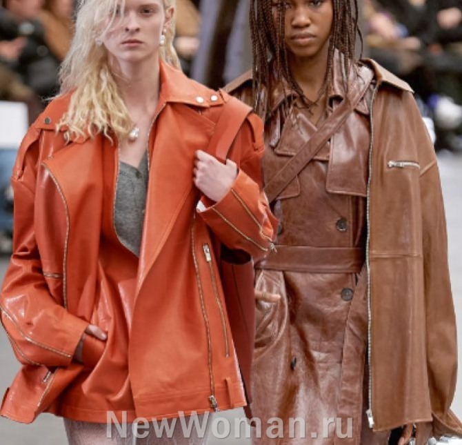 тренд на двухслойность, фото кожаных женских модных курток 2024 года - идеи сочетаемости от бренда Rokh, FALL 2023 READY-TO-WEAR (Парижская Неделя моды)