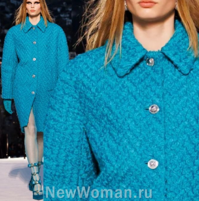модное весеннее пальто 2024 года из буклированной ткани цианового цвета - с покатыми плечами, длиной до колена, силуэт прямой