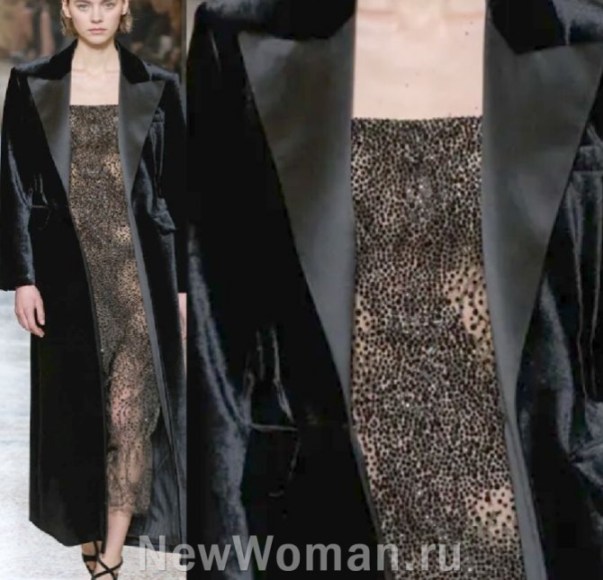 длинный женский плащ из бархата черного цвета с силуэтом песочные часы поверх блестящего вечернего платья - мода из Италии на 2024 год