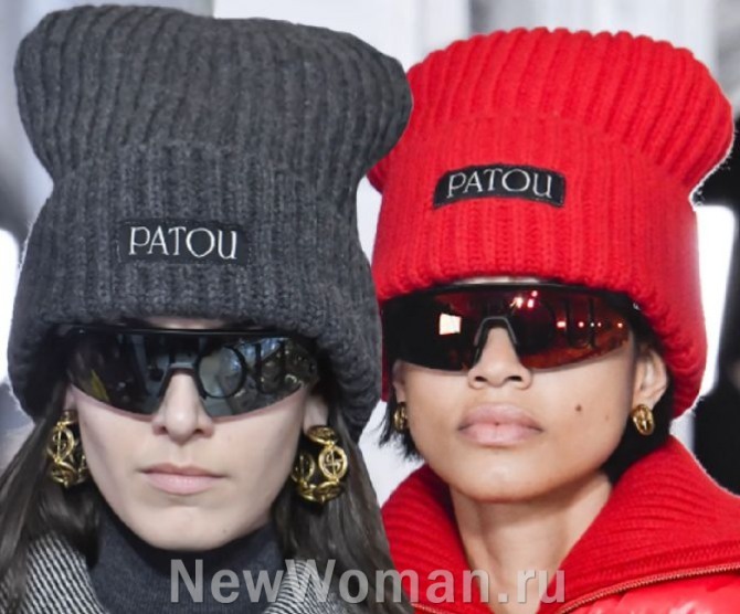 модные женские вязаные шапки 2024 года - Женская вязаная шапка с заворотами в спортивном стиле, с "гребешком"