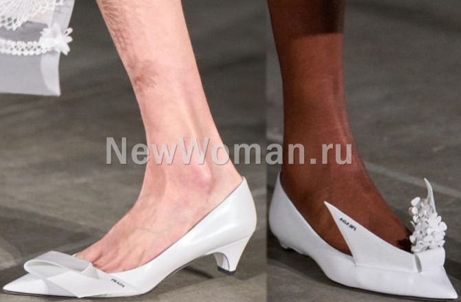 женские туфли белого цвета на невысоком каблучке с декором