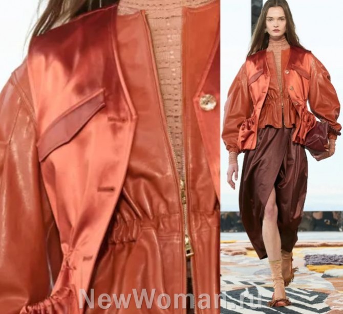 кожаная женская куртка рыжего цвета с надетым поверх сатиновым жилетом