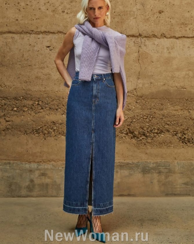 тренды юбочной моды 2024 - джинсовая модель юбки-карандаш с разрезом