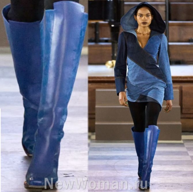 модные женские цветные кожаные сапоги-ридинги 2024 синего цвета с высоким голенищем, с плоской подошвой, выступающей за край стопы, с квадратным мысом