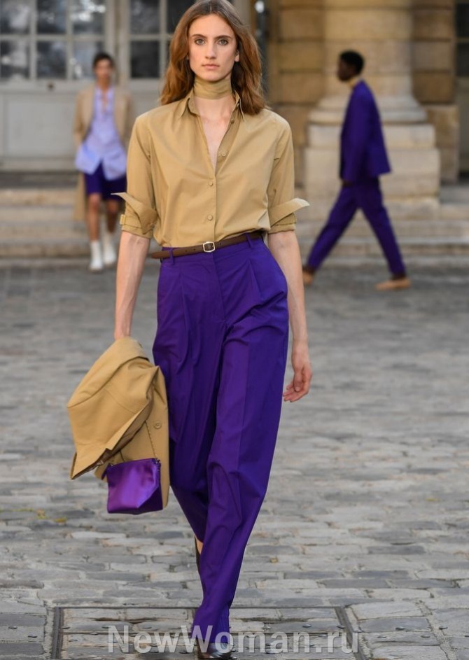 женские деловые брюки 2024 года фиолетового цвета в классическом варианте с высокой посадкой и ремешком на талии