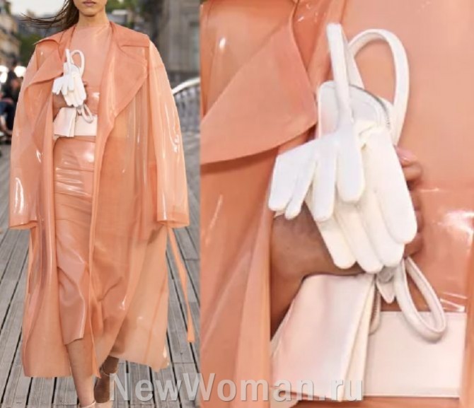 модный женский плащ-дождевик миди 2024 из полупрозрачного пластика лососевого цвета, пояс, сумка и длинные перчатки - белые