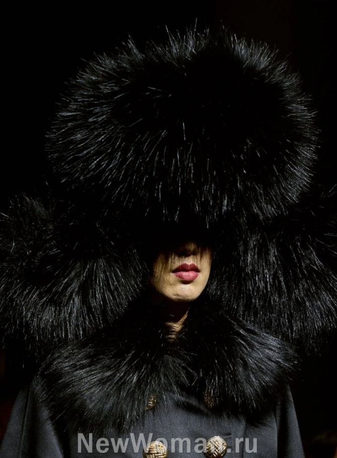самые модные зимние женские меховые шапки, зимняя шапка-ушанка огромных размеров из длинноворсового меха