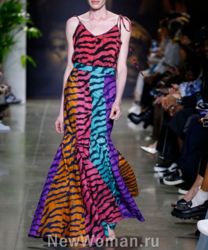 летнее платье на бретелях с разнопринтовым миксом "зебра" в разной цветовой гамме