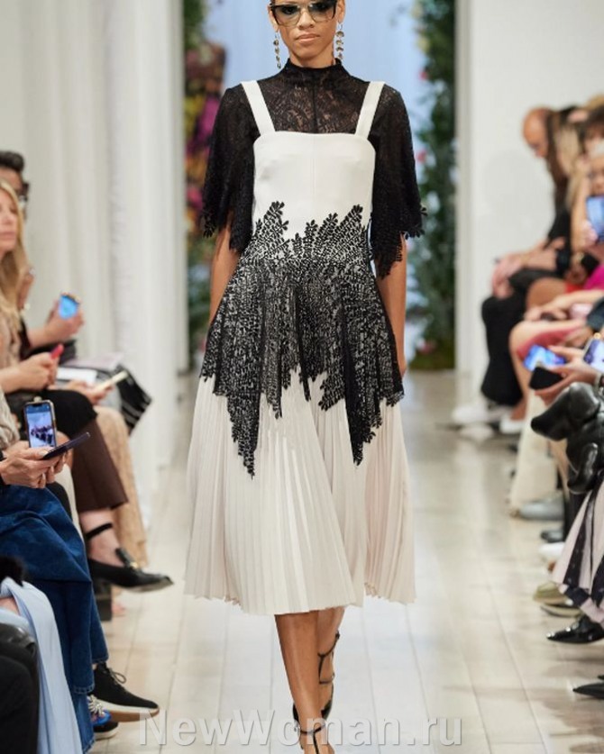 летняя женская одежда 2025 года - белый сарафан, декорированный черным кружевом