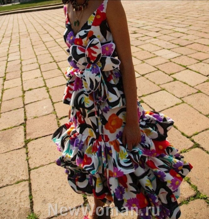 платье-сарафан сезона Лето 2024, платье с пышной юбкой и двумя рядами оборок на подоле