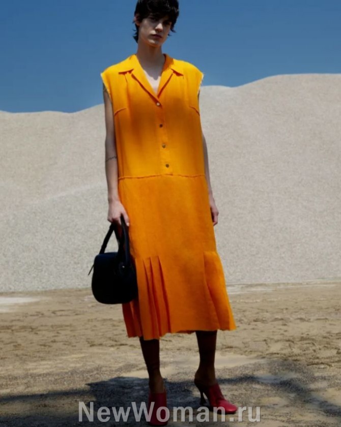 летнее платье в стиле кэжуал оранжевого цвета